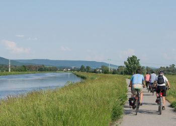 Radfahrende am Main-Donau-Kanal | Quelle: Landratsamt Bamberg