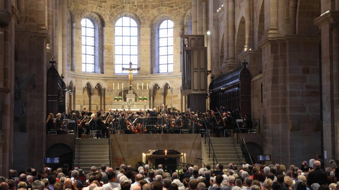 Die Bamberger Symphoniker spielen mit Ehrendirigent Herbert Blomstedt Bruckners Symphonie Nr. 9, Quelle: Pressestelle Erzbistum Bamberg/Patricia Achter