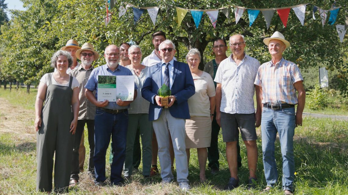 Vorsitzender des Kreisverbands Landrat Johann Kalb mit Mitgliedern des Kreisverbands für Gartenbau und Landespflege Bamberg und der Kreisfachberatung für Gartenkultur und Landespflege, Quelle: Landratsamt Bamberg / Klemisch