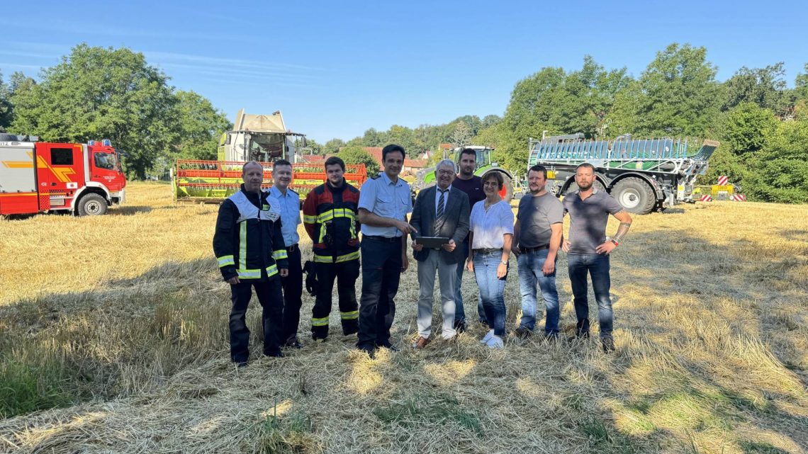 Die Beteiligten des 'Red Farmer'-Projekts im Landkreis Bamberg bei der Einführungsveranstaltung, Quelle: Kreisbrandinspektion Bamberg / Pflaum