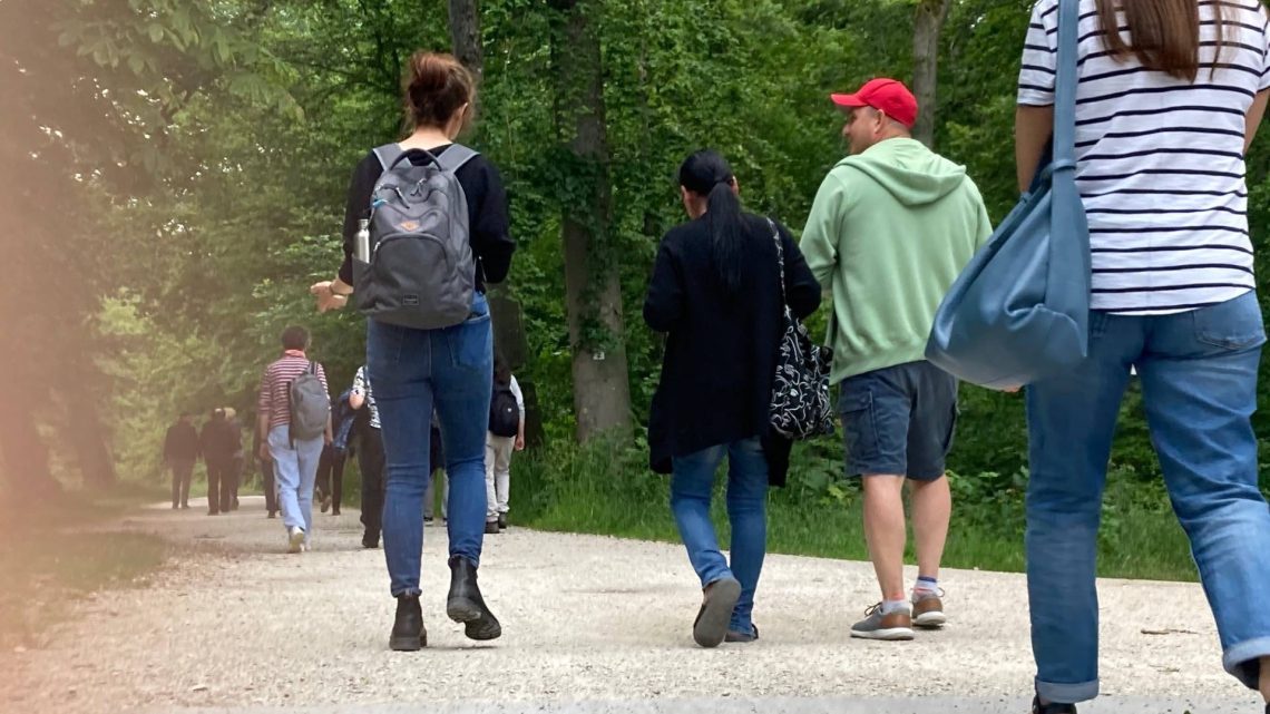 Walk&Talk wird selbstorganisiert weitergeführt. Immer montags finden die Spaziergänge mit Gesprächen im Hain statt, Quelle: Y. Rüttger