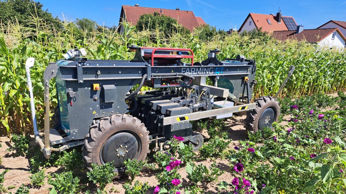 Hackroboter „-'Farming GT' im Praxistest in Frensdorf, Quelle: LWG Bayern