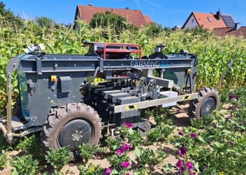 Hackroboter „-'Farming GT' im Praxistest in Frensdorf, Quelle: LWG Bayern