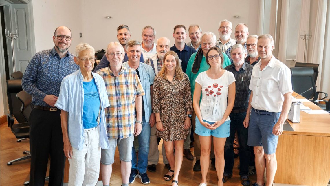 Der Naturschutzbeirat mit Bürgermeister Jonas Glüsenkamp, zugleich Vorsitzender des Gremiums (Mitte hinten), Quelle: Stadt Bamberg, Sonja Seufferth