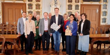 Bürgermeister Jonas Glüsenkamp empfängt zusammen mit Dekanin Sabine Hirschmann und Dompfarrer Dr. Markus Kohmann eine Delegation der Gemeinde Kaufungen im Rokokosaal der Stadt Bamberg, Quelle: Stadt Bamberg, Sonja Seufferth