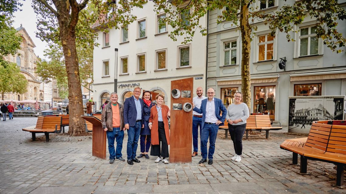 Freuen sich über die neue Gestaltung des Grünen Markts: (v.l.) Horst Gehringer (Leiter des Stadtarchivs), Oberbürgermeister Andreas Starke, Ruth Vollmar (Leiterin der Wirtschaftsförderung), Tina Friedemann (Stadtplanungsamt), Achim Welzel (Leiter des Stadtplanungsamts), Wirtschaftsreferent Dr. Stefan Goller und Ana Lingen-Marin (Wirtschaftsförderung), Quelle: Stadt Bamberg, Sonja Seufferth