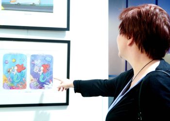 Die Karikaturenausstellung 'Jetzt noch die Kurve kriegen' im Klinikum am Bruderwald war ein großer Erfolg, nun wandern die Karikaturen durch Bamberger Schulen, Quelle: Stadt Bamberg, Sonja Seufferth