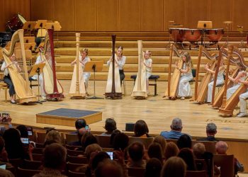 Fotos vom Jubiläumskonzert der Musikschule am 7. Juli: Harfen-Ensemble –
Bamberger Kammerchor – Klavier-Duo Yeva und Katharina. An gleicher Stelle
werden rund 250 Musikerinnen und Musiker am 17. Oktober den Bayerischen
Musikschultag eröffnen, Quelle: Stadtarchiv Bamberg, Nadine Gumpert