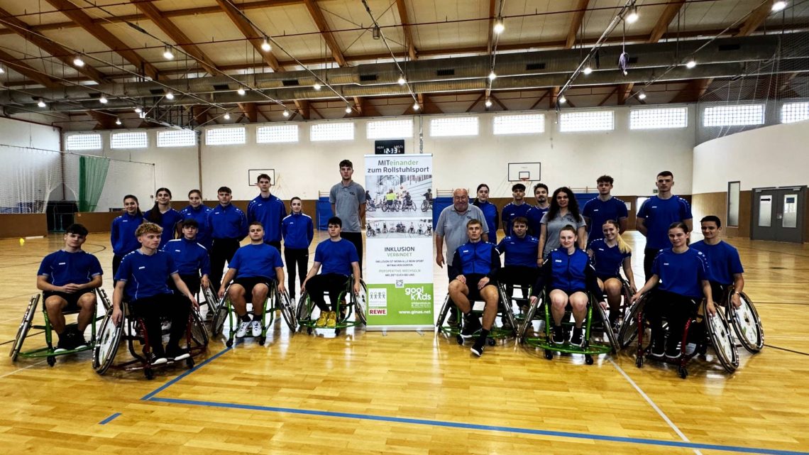 Gruppenbild der Veranstaltung 'Rollstuhlsport macht Schule', Quelle: Bundespolizeiaus- und
-fortbildungszentrum Bamberg