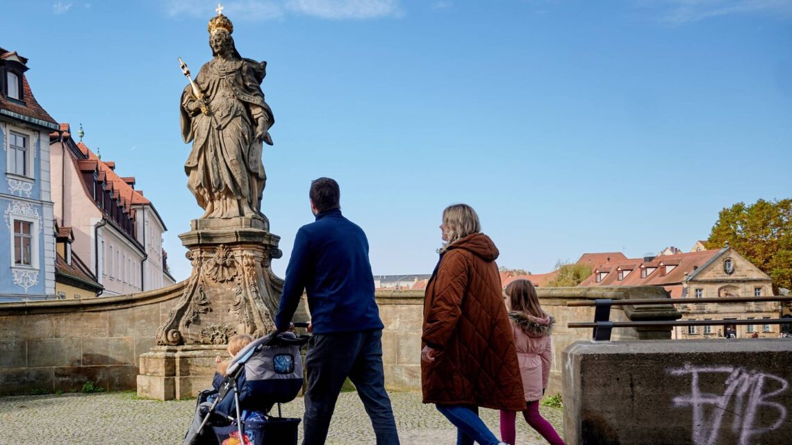 Beliebter Treffpunkt: die Statue der heiligen Kunigunde auf der
Unteren Brücke. Als Namensgeberin hat sie allerdings an Strahlkraft verloren. Quelle: Stadt Bamberg, Sonja Seufferth