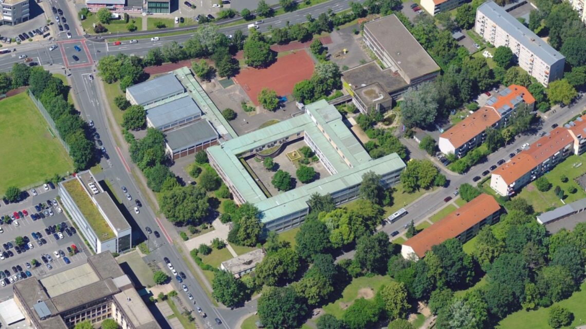 Der Blick aus der Luft auf das Dientzenhofer Gymnasium
Fotonachweis: Aerowest