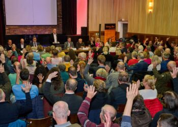 Über die von Bürgerinnen und Bürgern vorgebrachten Anträge wird in der
Bürgerversammlung abgestimmt. Stoßen sie auf Zustimmung, werden sie im
Stadtrat behandelt. Quelle:  Stadtarchiv Bamberg, Jürgen Schraudner