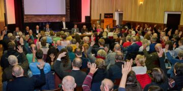 Über die von Bürgerinnen und Bürgern vorgebrachten Anträge wird in der
Bürgerversammlung abgestimmt. Stoßen sie auf Zustimmung, werden sie im
Stadtrat behandelt. Quelle:  Stadtarchiv Bamberg, Jürgen Schraudner