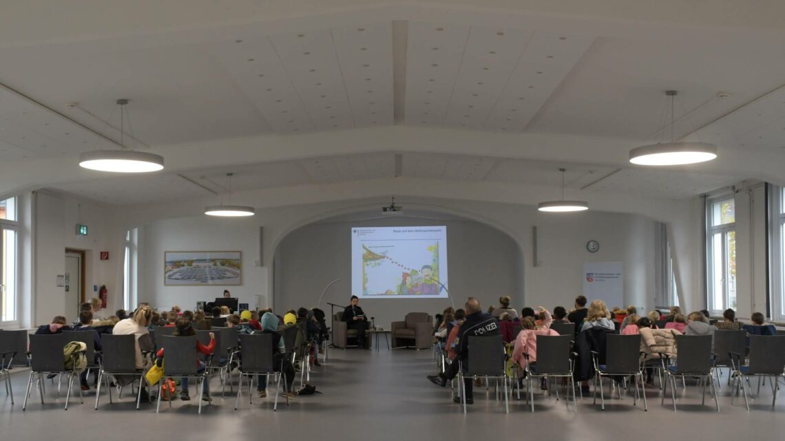 Vorleseaktion beim Bundespolizeiaus- und -fortbildungszentrum Bamberg. Quelle: BPOLAFZ Bamberg