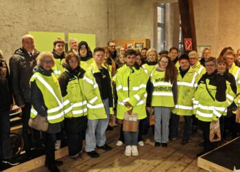 Gruppenbild mit stellv. Landrat Bruno Kellner und den Verkehrshelfern aus Oberhaid und Schlüsselfeld. Quelle: Heinrich Hoffmann