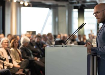 Digitalminister Fabian Mehring
lobt das große Engagement der Kommunen. Quelle: StMD/Bayern Innovativ GmbH
