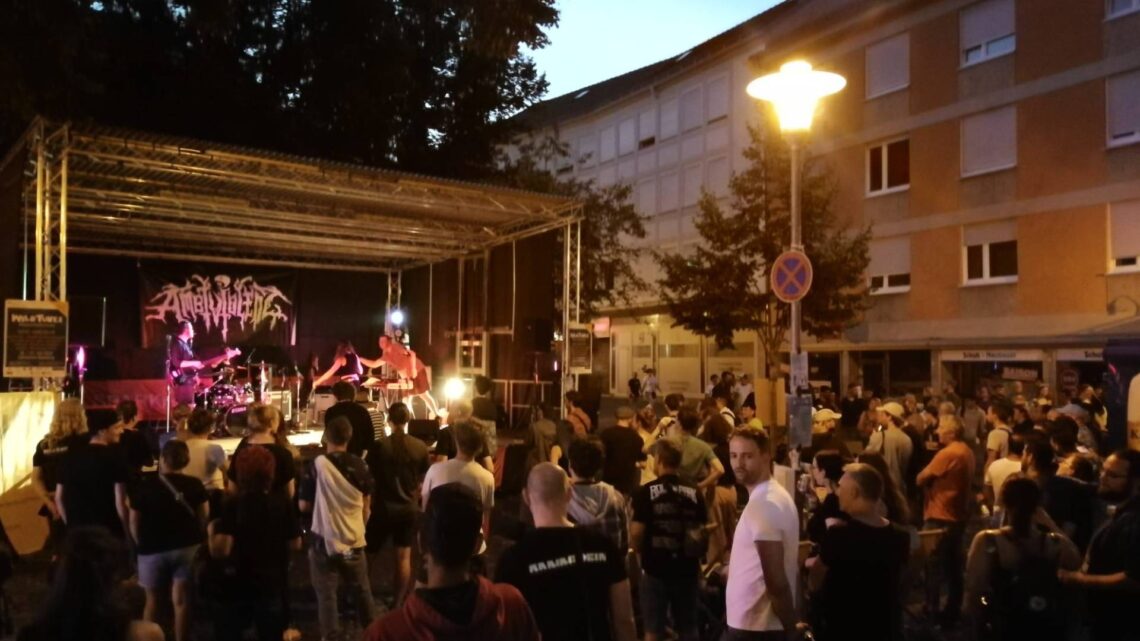 Mittel aus den Unterstützungsfonds bekam Bamberger
Festivals e.V. Der Verein fördert Newcomerbands und organisierte den Auftritt
von vier Nachwuchsbands beim 'Sommer auf der Promenade'. Quelle: Bamberger Festivals e.V.