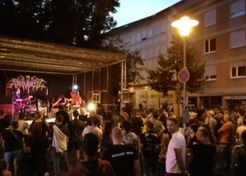 Mittel aus den Unterstützungsfonds bekam Bamberger
Festivals e.V. Der Verein fördert Newcomerbands und organisierte den Auftritt
von vier Nachwuchsbands beim 'Sommer auf der Promenade'. Quelle: Bamberger Festivals e.V.
