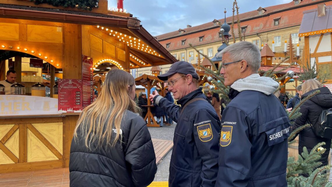 Die Sicherheitswacht auf dem Bamberger Weihnachtsmarkt. Quelle: Polizeiinspektion Bamberg-Stadt