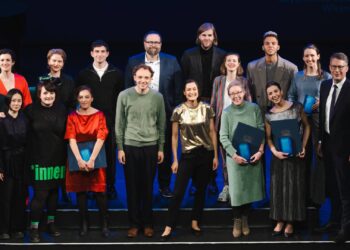 Gruppenfoto von der Preisverleihung (Leon Tölle: untere Reihe, 4.v.l.) . Quelle: Andreas Gebert
