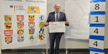 •	Förderbescheid Metropolradweg Landrat Johann Kalb. Quelle: LRA Bamberg/Förtsch