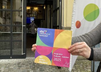 Das neue Programm der vhs Bamberg Stadt für das
Semester Frühjahr-Sommer ist ab 10. Februar online oder als
gedruckte Broschüre im Alten E-Werk und vielen Stellen im
Stadtgebiet erhältlich. Quelle: Andrea Grodel / vhs Bamberg Stadt