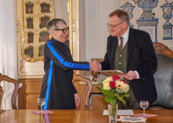 Oberbürgermeister Andreas
Starke gratuliert Rosa Brunner aufs Herzlichste.
Quelle: Stadtarchiv Bamberg, Nadine Gumpert