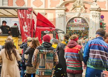 Faschingsdienstag in Bamberg: Umzug sorgt für Sperrungen 13 Bild vom Faschingsumzug (hier ein Bild aus dem Jahr
2023) Quelle: Stadtarchiv Bamberg, Sina Schraudner