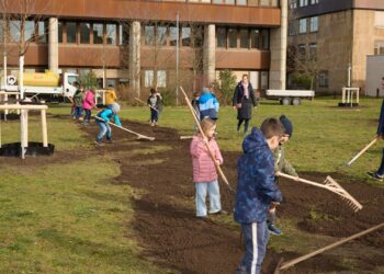 Bei der ersten Bamberger Klima-Challenge können
Kindertagesstätten und Grundschulen gemeinsam mit den Kindern
Aktionen für ein besseres Klima starten. Quelle: Stadtarchiv Bamberg, Jürgen Schraudner