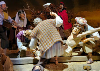 Die Passionskrippe „Jesus wird ans Kreuz genagelt“
von Karl-Heinz Exner ist bis 30. April 2025 in der Tourist Info zu sehen. Quelle: Karl-Heinz Exner
