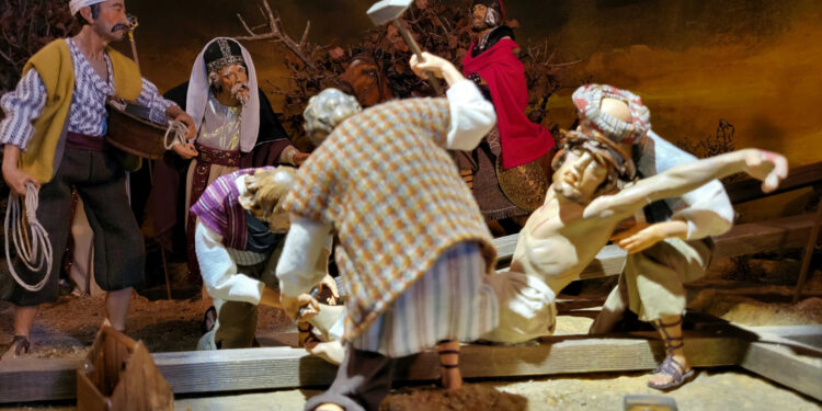 Die Passionskrippe „Jesus wird ans Kreuz genagelt“
von Karl-Heinz Exner ist bis 30. April 2025 in der Tourist Info zu sehen. Quelle: Karl-Heinz Exner
