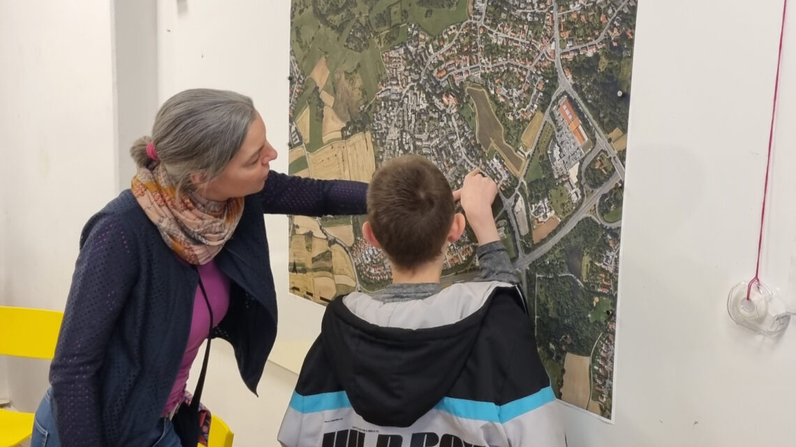Leiterin des Stadtteil-Büros Südwest, Anja Münzel, stellt bei der
Smarten Woche das Projekt „Hier & Jetzt“ von Smart City Bamberg
vor. Quelle: Smart City Bamberg