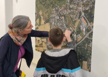 Leiterin des Stadtteil-Büros Südwest, Anja Münzel, stellt bei der
Smarten Woche das Projekt „Hier & Jetzt“ von Smart City Bamberg
vor. Quelle: Smart City Bamberg