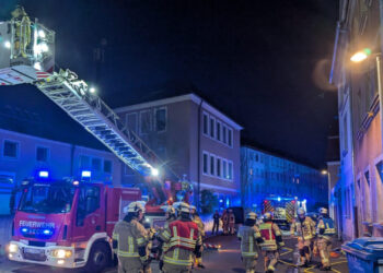 Zimmerbrand in Bamberg: 56-Jähriger schwer verletzt 11 Einsatzbild zum Zimmerbrand am 26.04. Quelle: Feuerwehr Bamberg