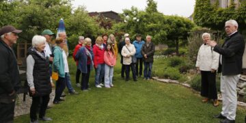 Begrüßung im Garten der Familie Schlund, Buttenheim Quelle: Kreisverbandes für Gartenbau und Landespflege Bamberg/Alexandra Klemisch