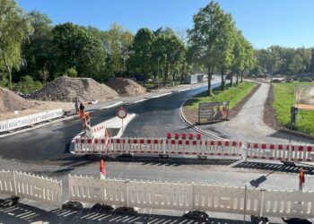 In der zweiten Wochenhälfte wird der Einmündungsbereich Am
Regnitzufer / Hans-Schmitt-Straße asphaltiert. Quelle: Baureferat