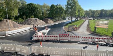 In der zweiten Wochenhälfte wird der Einmündungsbereich Am
Regnitzufer / Hans-Schmitt-Straße asphaltiert. Quelle: Baureferat