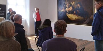 Vera Mamerow, Vorsitzende des Freundeskreises der Museen am
Bamberger Dom, führte durch Ausstellungsintervention 'RE-CALL' im
Historischen Museum. Quelle: Stadt Bamberg, Eleonora Cagol