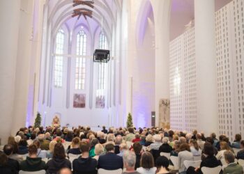 Jährlich lockt die Bamberger Hegelwoche Philosophieinteressierte in die AULA der Universität. 2025 liegt der thematische Schwerpunkt der drei Vortragsabende auf: „Wahrheit, Lüge, Internet?“. Quelle: Benjamin Herges/Universität Bamberg