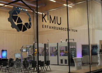 Im KMU-KI-Erfahrungszentrum lernen kleine und mittlere Unternehmen die Potentiale von KI für ihre Produktion kennen. Quelle: KMU-KI-Erfahrungszentrum