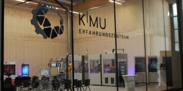 Im KMU-KI-Erfahrungszentrum lernen kleine und mittlere Unternehmen die Potentiale von KI für ihre Produktion kennen. Quelle: KMU-KI-Erfahrungszentrum