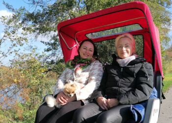 Ein Ausflug am Wasser entlang gehört zu den beliebten Rikscha-Touren in Bamberg. Quelle: Malteser Bamberg