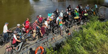 Radtour im Rahmen des letztjährigen STADTRADELNS: Überfahrt mit der Pettstadter Fähre. Quelle: Landratsamt Bamberg / Hammrich