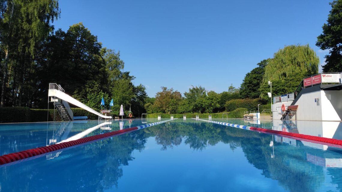Mit den sommerlichen Temperaturen beginnt auch die Schwimmbadsaison (hier: Freibad Scheßlitz, Foto: Manfred Hofmann)
