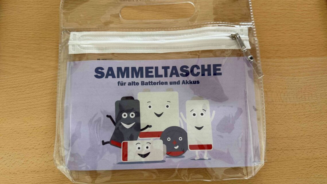 Am Tag der Umwelt am 5. Juni auf der Jahnwiese
verteilt das Klima- und Umweltamt der Stadt Bamberg kostenlose
Sammeltaschen für die richtige Entsorgung von alten Batterien und
Akkus. Quelle: Stadt Bamberg, Melina Auer