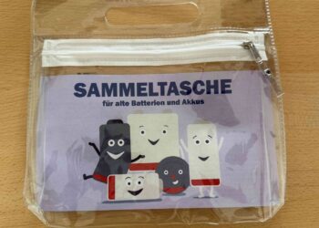 Am Tag der Umwelt am 5. Juni auf der Jahnwiese
verteilt das Klima- und Umweltamt der Stadt Bamberg kostenlose
Sammeltaschen für die richtige Entsorgung von alten Batterien und
Akkus. Quelle: Stadt Bamberg, Melina Auer