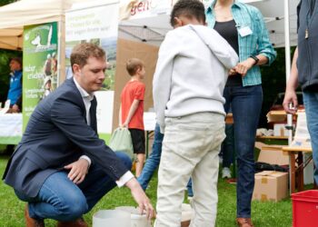 Bambergs Zweiter Bürgermeister, Jonas Glüsenkamp (l.), schaute sich vor Ort um. Quelle: Stadt Bamberg, Sonja Seufferth