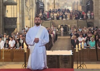 Dr. Marco Weis wurde am 28.6.2025 von Erzbischof Herwig Gössl zum Priester geweiht. Quelle: Heinrichsblatt/Andreas Kuschbert