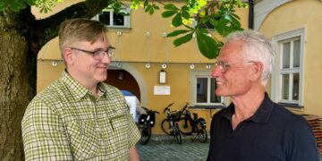 Alexander Pfister übernimmt zum 1. August 2025 die Nachfolge von Hans-Dieter Franke als Leiter der Hauptabteilung Schule und Religionsunterreicht. Quelle: Pressestelle Erzbistum Bamberg/Harry Luck