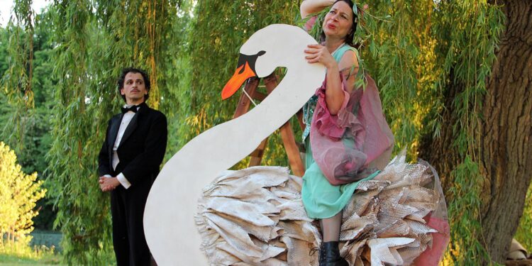 Ursula Gumbsch und Martin Habermeyer in 'Mein lieber Schwan'. Quelle: TiG Bamberg, Werner Lorenz